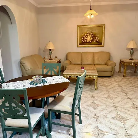 בית נופש Ocean View Haroula's Place *